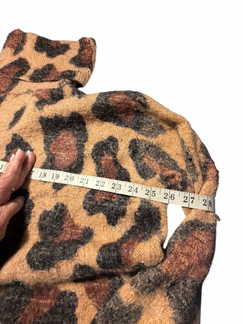 Show Me your Mumu Turtleneck Leopard Print Sweater Sz Small - Picture 12 of 14